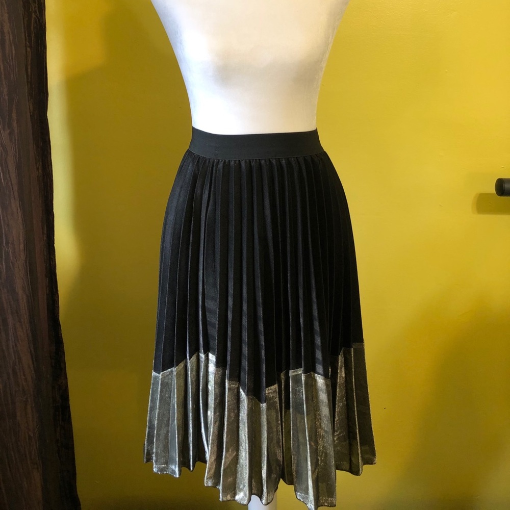 Angie pleated skirt
